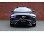 Volvo XC60 T6 Plug-in hybrid AWD Ultra Dark | Trekhaak | Luchtvering | Panoramadak | Verwarmbare voorstoelen, achterbank en stuurwiel | Head-up display | Premium audio by Harman Kardon | 360 graden camera