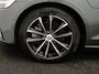 Volvo V60 T8 PLUG-IN HYBRID PLUS DARK SCHUIFDAK HEAD-UP 360GR TREKHAAK H/K AUDIO