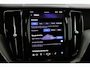 Volvo XC60 2.0 T8 PHEV 455PK AWD Ultra Black Edition Panoramadak, Volleder, Trekhaak, Soh 100%