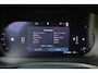 Volvo V60 B4 Essential Edition - IntelliSafe Assist - Parkeercamera achter - Parkeersensoren achter - Draadloze tel. lader - Extra getint glas - Inklapbare trekhaak - 17' LMV
