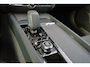 Volvo V60 B4 Essential Edition - IntelliSafe Assist - Parkeercamera achter - Parkeersensoren achter - Draadloze tel. lader - Extra getint glas - Inklapbare trekhaak - 17' LMV