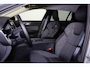 Volvo V60 B4 Essential Edition - IntelliSafe Assist - Parkeercamera achter - Parkeersensoren achter - Draadloze tel. lader - Extra getint glas - Inklapbare trekhaak - 17' LMV