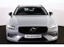 Volvo V60 B4 Essential Edition - IntelliSafe Assist - Parkeercamera achter - Parkeersensoren achter - Draadloze tel. lader - Extra getint glas - Inklapbare trekhaak - 17' LMV