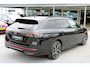 Volkswagen Passat Variant 1.5 eHybrid 272pk DSG R-Line Black Style / Panorama dak / Leder / Head up / Harman Kardon / IQ LED / 19 inch / Wegkl trekhaak / Garantie tot 11-09-2030 // 100.000km / VW