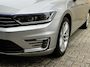 Volkswagen Passat Variant 1.4 TSI 218pk GTE Highline | Panoramadak | Trekhaak afneembaar | Adaptieve cruise | Lane assist | Camera | Dodehoekdetectie | Navigatie | Apple CarPlay | Leder/Alcantara | Stoelverwarming | Sfeerverlichting | Volledig onderhouden