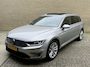 Volkswagen Passat Variant 1.4 TSI 218pk GTE Highline | Panoramadak | Trekhaak afneembaar | Adaptieve cruise | Lane assist | Camera | Dodehoekdetectie | Navigatie | Apple CarPlay | Leder/Alcantara | Stoelverwarming | Sfeerverlichting | Volledig onderhouden