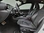 Mercedes-Benz A-klasse 180 Business Solution Luxury / Dealer onderhouden / All season banden / trekhaak elektrisch uitklapbaar / Cruise control / Trekgewicht 1.400 kg / Stoelverwarming / Cruise control / Achteruitrijcamera /