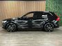 Volvo XC60 T8 AWD Recharge Ultra Black Edition | Luchtvering | Trekhaak | 360° Camera | 455pk | Head-Up Display | Adaptieve Cruise Control | Stoelverwarming voor+achter | Stuurwielverwarming | Schuifdak | Full LED Meesturende koplampen | Pilot Assist | BLIS Dode Hoek Detectie | Elektrische voorstoelen geheugen | R-Design Contour stoelen met wit stiksel en bies | Zitting verlenging voorstoelen | Lederen dashboard | 21 Inch | Google Infotainment | Keyless Drive | Elektrisch bedienbare achterklep | DAB Radio | Apple Carplay/Android Auto | Alarm Klasse III | Draadloos telefoon opladen | Volvo On Call met mobiele App functie | Onyx Black Metallic |
