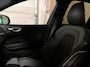 Volvo XC60 T8 AWD Recharge Ultra Black Edition | Luchtvering | Trekhaak | 360° Camera | 455pk | Head-Up Display | Adaptieve Cruise Control | Stoelverwarming voor+achter | Stuurwielverwarming | Schuifdak | Full LED Meesturende koplampen | Pilot Assist | BLIS Dode Hoek Detectie | Elektrische voorstoelen geheugen | R-Design Contour stoelen met wit stiksel en bies | Zitting verlenging voorstoelen | Lederen dashboard | 21 Inch | Google Infotainment | Keyless Drive | Elektrisch bedienbare achterklep | DAB Radio | Apple Carplay/Android Auto | Alarm Klasse III | Draadloos telefoon opladen | Volvo On Call met mobiele App functie | Onyx Black Metallic |