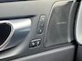 Volvo XC60 2.0 T8 Plug-in hybrid AWD Ultra Black Edition | Luchtvering | Panoramisch schuif-/ kanteldak | 360 graden camera | Harman Kardon | Geventileerde voorstoelen | Massagefunctie op de voorstoelen | Extra getint glas | 21 inch. lichtmetalen velgen | Volvo Guard Alarm | Stoel-/ stuurwielverwarming | Pilot assist | BLIS | Apple carplay/ Android auto