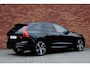 Volvo XC60 2.0 T8 Plug-in hybrid AWD Ultra Black Edition | Luchtvering | Panoramisch schuif-/ kanteldak | 360 graden camera | Harman Kardon | Geventileerde voorstoelen | Massagefunctie op de voorstoelen | Extra getint glas | 21 inch. lichtmetalen velgen | Volvo Guard Alarm | Stoel-/ stuurwielverwarming | Pilot assist | BLIS | Apple carplay/ Android auto