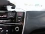 Volkswagen Up! 1.0 60pk , Cruisecontrol , Navigatie, Camera , Maps & More , Parkeersensoren. DAB+ , Smartphone integratie, etc .