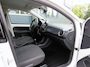 Volkswagen Up! 1.0 60pk , Cruisecontrol , Navigatie, Camera , Maps & More , Parkeersensoren. DAB+ , Smartphone integratie, etc .