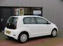Volkswagen Up! 1.0 60pk , Cruisecontrol , Navigatie, Camera , Maps & More , Parkeersensoren. DAB+ , Smartphone integratie, etc .
