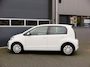 Volkswagen Up! 1.0 60pk , Cruisecontrol , Navigatie, Camera , Maps & More , Parkeersensoren. DAB+ , Smartphone integratie, etc .