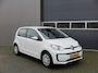 Volkswagen Up! 1.0 60pk , Cruisecontrol , Navigatie, Camera , Maps & More , Parkeersensoren. DAB+ , Smartphone integratie, etc .