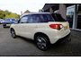 Suzuki Vitara 1.6 High Executive CAMERA TREKHAAK-AFNEEMBAAR LEER/ALCANTARA PANO ALL-SEASONS DEALER-ONDERHOUDEN STOELVERWARMING DUO-TONE NAVI NAP CRUISE 17"LMV CLIMA 2xPDC 2xKEYLESS