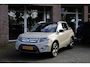 Suzuki Vitara 1.6 High Executive CAMERA TREKHAAK-AFNEEMBAAR LEER/ALCANTARA PANO ALL-SEASONS DEALER-ONDERHOUDEN STOELVERWARMING DUO-TONE NAVI NAP CRUISE 17"LMV CLIMA 2xPDC 2xKEYLESS