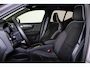 Volvo EX40 Extended Range Ultra 82 kWh - Panorama/schuifdak - IntelliSafe Assist & Surround - 360º Camera - Harman/Kardon audio - Verwarmde voorstoelen, stuur & achterbank - Parkeersensoren voor & achter - Elektr. bedienb. voorstoelen met geheugen links - Draadloze tel. lader - Warmtepomp - Extra getint glas - Inklapbare trekhaak - 19' LMV