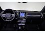 Volvo EX40 Extended Range Ultra 82 kWh - Panorama/schuifdak - IntelliSafe Assist & Surround - 360º Camera - Harman/Kardon audio - Verwarmde voorstoelen, stuur & achterbank - Parkeersensoren voor & achter - Elektr. bedienb. voorstoelen met geheugen links - Draadloze tel. lader - Warmtepomp - Extra getint glas - Inklapbare trekhaak - 19' LMV