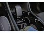 Volvo EX40 Extended Range Ultra 82 kWh - Panorama/schuifdak - IntelliSafe Assist & Surround - 360º Camera - Harman/Kardon audio - Verwarmde voorstoelen, stuur & achterbank - Parkeersensoren voor & achter - Elektr. bedienb. voorstoelen met geheugen links - Draadloze tel. lader - Warmtepomp - Extra getint glas - Inklapbare trekhaak - 19' LMV