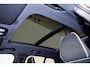 Volvo EX40 Extended Range Ultra 82 kWh - Panorama/schuifdak - IntelliSafe Assist & Surround - 360º Camera - Harman/Kardon audio - Verwarmde voorstoelen, stuur & achterbank - Parkeersensoren voor & achter - Elektr. bedienb. voorstoelen met geheugen links - Draadloze tel. lader - Warmtepomp - Extra getint glas - Inklapbare trekhaak - 19' LMV