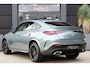 Mercedes-Benz GLC Coupe 300e 4MATIC AMG Line | 313 PK | AMG Line | Panoramadak | 360° Camera | Mercedes-Benz GLC 300e 4MATIC AMG Line met 313 PK, een 2.0-liter viercilinder turbobenzinemotor met plug-in hybride aandrijving en automatische transmissie. Uitgerust met sportieve AMG-stylin
