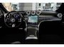 Mercedes-Benz GLC 300e 4MATIC AMG Line | 313 PK | AMG Line | Panoramadak | 360° Camera | Burmester | Mercedes-Benz GLC 300e 4MATIC AMG Line met 313 PK, een 2.0-liter viercilinder turbobenzinemotor met plug-in hybride aandrijving en automatische transmissie. Uitgerust met sportieve AMG-stylin