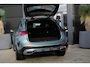 Mercedes-Benz GLC 300e 4MATIC AMG Line | 313 PK | AMG Line | Panoramadak | 360° Camera | Burmester | Mercedes-Benz GLC 300e 4MATIC AMG Line met 313 PK, een 2.0-liter viercilinder turbobenzinemotor met plug-in hybride aandrijving en automatische transmissie. Uitgerust met sportieve AMG-stylin