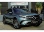 Mercedes-Benz GLC 300e 4MATIC AMG Line | 313 PK | AMG Line | Panoramadak | 360° Camera | Burmester | Mercedes-Benz GLC 300e 4MATIC AMG Line met 313 PK, een 2.0-liter viercilinder turbobenzinemotor met plug-in hybride aandrijving en automatische transmissie. Uitgerust met sportieve AMG-stylin