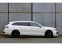 Volkswagen Passat Variant 1.5 eHybrid R-Line Edition | Panodak | Zwenkbare Trekhaak | Camera | Navi | ACC | Massage |