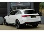 Mercedes-Benz GLC 300e 4MATIC AMG Line | 313 PK | AMG Line | Panoramadak | 360° Camera | Mercedes-Benz GLC 300e 4MATIC AMG Line met 313 PK, een 2.0-liter viercilinder turbobenzinemotor met plug-in hybride aandrijving en automatische transmissie. Uitgerust met sportieve AMG-stylin