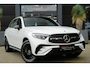 Mercedes-Benz GLC 300e 4MATIC AMG Line | 313 PK | AMG Line | Panoramadak | 360° Camera | Mercedes-Benz GLC 300e 4MATIC AMG Line met 313 PK, een 2.0-liter viercilinder turbobenzinemotor met plug-in hybride aandrijving en automatische transmissie. Uitgerust met sportieve AMG-stylin