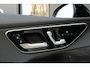 Mercedes-Benz GLC 300e 4MATIC AMG Line | 313 PK | AMG Line | Panoramadak | 360° Camera | Mercedes-Benz GLC 300e 4MATIC AMG Line met 313 PK, een 2.0-liter viercilinder turbobenzinemotor met plug-in hybride aandrijving en automatische transmissie. Uitgerust met sportieve AMG-stylin