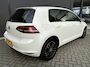 Volkswagen Golf 1.4 TSI Highline automaat Schuif/kantel dak - Achteruitrijcamera - Navigatie - Parkeersensoren - Stoelverwarming - Licht metalen velgen 16 inch - Cruise control - Elektrische ramen - Mistlampen - Radio - Regensensor - - Bluetooth - Automaat - Centrale vergrendeling met afstandsbediening - Elektrisch glazen panoramadak