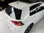 Volkswagen Golf 1.4 TSI Highline automaat Schuif/kantel dak - Achteruitrijcamera - Navigatie - Parkeersensoren - Stoelverwarming - Licht metalen velgen 16 inch - Cruise control - Elektrische ramen - Mistlampen - Radio - Regensensor - - Bluetooth - Automaat - Centrale vergrendeling met afstandsbediening - Elektrisch glazen panoramadak