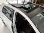 Volkswagen Golf 1.4 TSI Highline automaat Schuif/kantel dak - Achteruitrijcamera - Navigatie - Parkeersensoren - Stoelverwarming - Licht metalen velgen 16 inch - Cruise control - Elektrische ramen - Mistlampen - Radio - Regensensor - - Bluetooth - Automaat - Centrale vergrendeling met afstandsbediening - Elektrisch glazen panoramadak