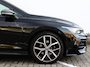 Volkswagen Golf 1.5 eTSI R-Line Edition | Stoel en stuurwielverwarming | 360 camera | Apple carplay / Android auto | 3 Zone airconditioning |