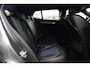 BMW X2 sDrive18i M Sport High Executive | 136 PK | HUD | Navigatie | Adaptieve cruise control | Stoelverwarming | BMW X2 sDrive18i M Sport High Executive met 136 PK uit een 1.5-liter driecilinder benzinemotor, voorzien van lederen/microvezel bekleding, verwarmde sportstoelen, automatische 2-zone climate