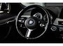 BMW X2 sDrive18i M Sport High Executive | 136 PK | HUD | Navigatie | Adaptieve cruise control | Stoelverwarming | BMW X2 sDrive18i M Sport High Executive met 136 PK uit een 1.5-liter driecilinder benzinemotor, voorzien van lederen/microvezel bekleding, verwarmde sportstoelen, automatische 2-zone climate