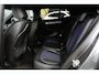 BMW X2 sDrive18i M Sport High Executive | 136 PK | HUD | Navigatie | Adaptieve cruise control | Stoelverwarming | BMW X2 sDrive18i M Sport High Executive met 136 PK uit een 1.5-liter driecilinder benzinemotor, voorzien van lederen/microvezel bekleding, verwarmde sportstoelen, automatische 2-zone climate
