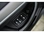 BMW X2 sDrive18i M Sport High Executive | 136 PK | HUD | Navigatie | Adaptieve cruise control | Stoelverwarming | BMW X2 sDrive18i M Sport High Executive met 136 PK uit een 1.5-liter driecilinder benzinemotor, voorzien van lederen/microvezel bekleding, verwarmde sportstoelen, automatische 2-zone climate