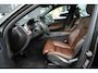 Volvo XC60 2.0 B5 Momentum Exclusive Volvo XC60 2.0 B5 Momentum Exclusive | 250 PK | Panoramadak | Head-up display | Harman Kardon audio | 360° camera | Volvo XC60 2.0 B5 Momentum Exclusive met 250 PK uit een 2.0-liter viercilinder mild-hybride benzinemotor, voorzien van een panoramadak, Harman Kardon premium audiosysteem, head-up display, 36