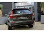 Volvo XC60 2.0 B5 Momentum Exclusive Volvo XC60 2.0 B5 Momentum Exclusive | 250 PK | Panoramadak | Head-up display | Harman Kardon audio | 360° camera | Volvo XC60 2.0 B5 Momentum Exclusive met 250 PK uit een 2.0-liter viercilinder mild-hybride benzinemotor, voorzien van een panoramadak, Harman Kardon premium audiosysteem, head-up display, 36