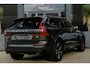Volvo XC60 2.0 B5 Momentum Exclusive Volvo XC60 2.0 B5 Momentum Exclusive | 250 PK | Panoramadak | Head-up display | Harman Kardon audio | 360° camera | Volvo XC60 2.0 B5 Momentum Exclusive met 250 PK uit een 2.0-liter viercilinder mild-hybride benzinemotor, voorzien van een panoramadak, Harman Kardon premium audiosysteem, head-up display, 36