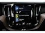 Volvo XC60 2.0 B5 Momentum Exclusive Volvo XC60 2.0 B5 Momentum Exclusive | 250 PK | Panoramadak | Head-up display | Harman Kardon audio | 360° camera | Volvo XC60 2.0 B5 Momentum Exclusive met 250 PK uit een 2.0-liter viercilinder mild-hybride benzinemotor, voorzien van een panoramadak, Harman Kardon premium audiosysteem, head-up display, 36