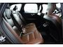 Volvo XC60 2.0 B5 Momentum Exclusive Volvo XC60 2.0 B5 Momentum Exclusive | 250 PK | Panoramadak | Head-up display | Harman Kardon audio | 360° camera | Volvo XC60 2.0 B5 Momentum Exclusive met 250 PK uit een 2.0-liter viercilinder mild-hybride benzinemotor, voorzien van een panoramadak, Harman Kardon premium audiosysteem, head-up display, 36
