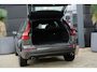 Volvo XC60 2.0 B5 Momentum Exclusive Volvo XC60 2.0 B5 Momentum Exclusive | 250 PK | Panoramadak | Head-up display | Harman Kardon audio | 360° camera | Volvo XC60 2.0 B5 Momentum Exclusive met 250 PK uit een 2.0-liter viercilinder mild-hybride benzinemotor, voorzien van een panoramadak, Harman Kardon premium audiosysteem, head-up display, 36