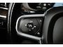 Volvo XC60 2.0 B5 Momentum Exclusive Volvo XC60 2.0 B5 Momentum Exclusive | 250 PK | Panoramadak | Head-up display | Harman Kardon audio | 360° camera | Volvo XC60 2.0 B5 Momentum Exclusive met 250 PK uit een 2.0-liter viercilinder mild-hybride benzinemotor, voorzien van een panoramadak, Harman Kardon premium audiosysteem, head-up display, 36