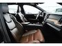 Volvo XC60 2.0 B5 Momentum Exclusive Volvo XC60 2.0 B5 Momentum Exclusive | 250 PK | Panoramadak | Head-up display | Harman Kardon audio | 360° camera | Volvo XC60 2.0 B5 Momentum Exclusive met 250 PK uit een 2.0-liter viercilinder mild-hybride benzinemotor, voorzien van een panoramadak, Harman Kardon premium audiosysteem, head-up display, 36